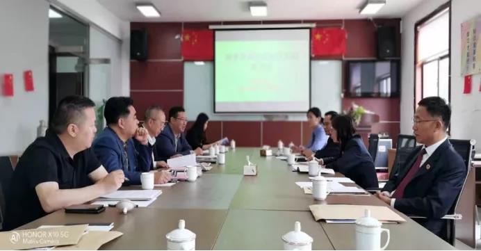 主動作為上門服務 問計問需真情保障——青島市即墨區(qū)檢察院在青島天馬紗業(yè)有限公司成功舉辦服務保障民營經(jīng)濟發(fā)展交流會(圖1) 主動作為上門服務 問計問需真情保障——青島市即墨區(qū)檢察院在青島天馬紗業(yè)有限公司成功舉辦服務保障民營經(jīng)濟發(fā)展交流會(圖1)