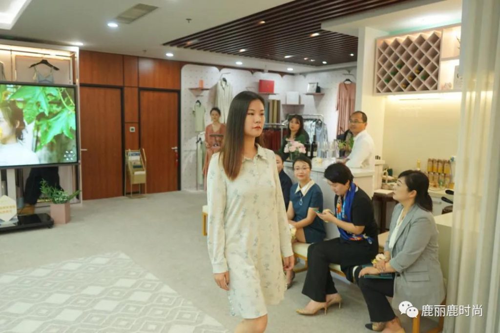 “仙”遇時(shí)尚 “鹿”色天香 主題秋冬新品品鑒會圓滿落幕！--鹿麗鹿時(shí)尚（青島）貿(mào)易有限公司(圖22)