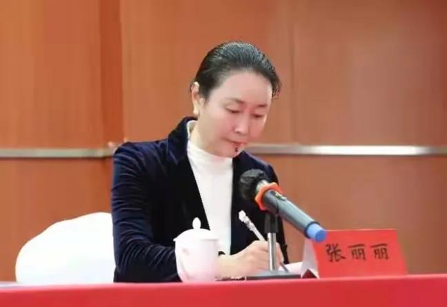 玫瑰鏗鏘 灌河含芳——響水縣女企業(yè)家商會成功換屆：江蘇金天馬紗業(yè)有限公司副董事長、總經(jīng)理張麗麗榮任當(dāng)選會長(圖2)