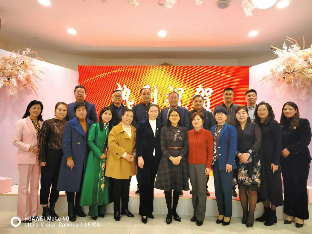 玫瑰鏗鏘 灌河含芳——響水縣女企業(yè)家商會成功換屆：江蘇金天馬紗業(yè)有限公司副董事長、總經(jīng)理張麗麗榮任當(dāng)選會長(圖4)