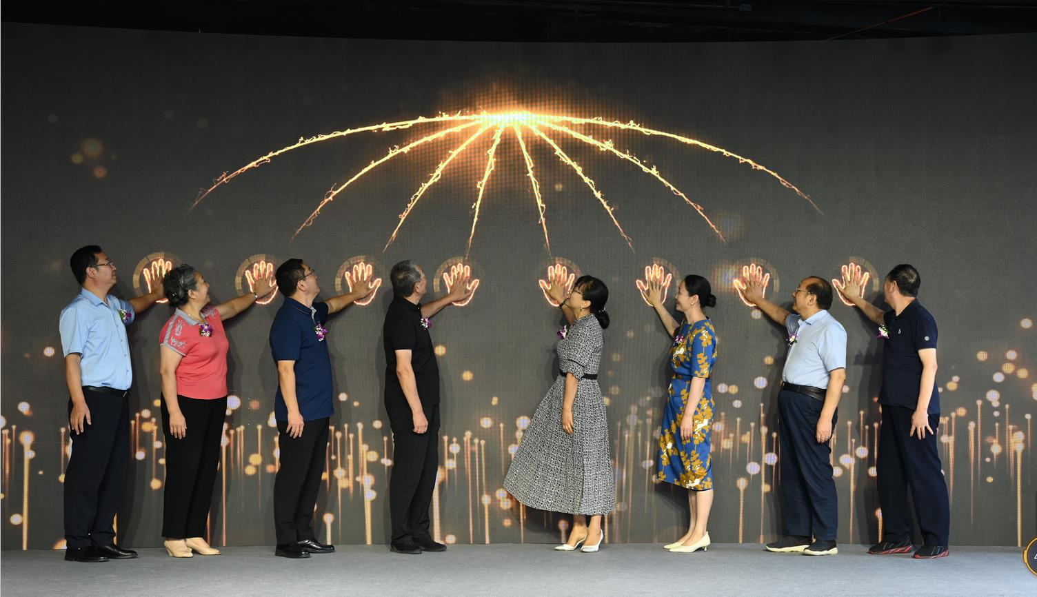 紅毯彩帶迎君來 時尚展館為您開--青島天馬紗業(yè)20周年慶典暨鹿麗鹿時尚館開館儀式(圖9)