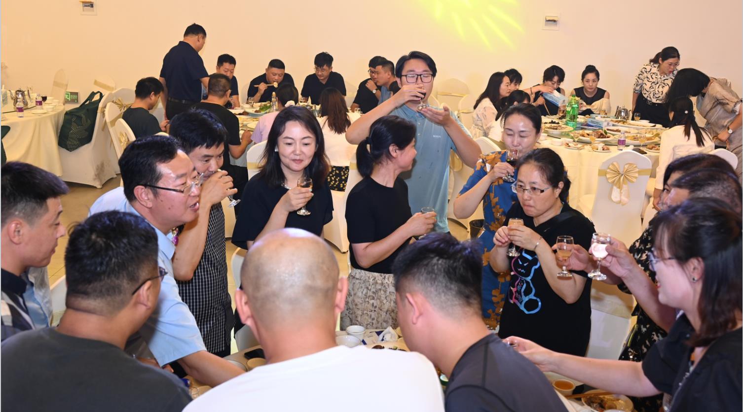 紅毯彩帶迎君來 時尚展館為您開--青島天馬紗業(yè)20周年慶典暨鹿麗鹿時尚館開館儀式(圖18)